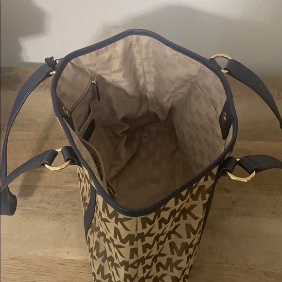 Michael Kors tote - Picture 2 of 2